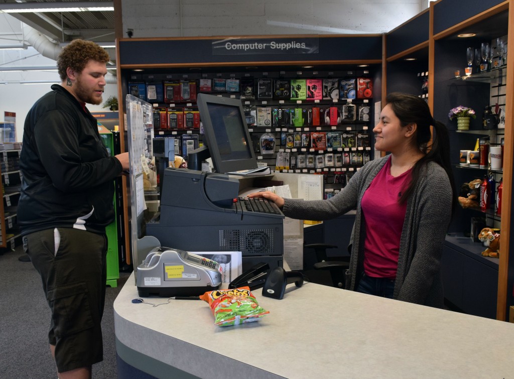 City College students Rebekah Rodriguez, student store cashier, helping Aaron Scott, Mathematics major, purchase an item from the Student Store. Genoria Lundy, Staff Photographer. | genorialundyexpress@gmail.com
