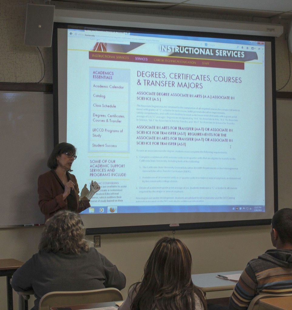 Elaine Ader, dean of information technology, educates faculty, staff and students March 14 in BUS  240 on how to use the new City College website features. Photo by James Bergin | Staff Photographer | jamesb2004@hotmail.com