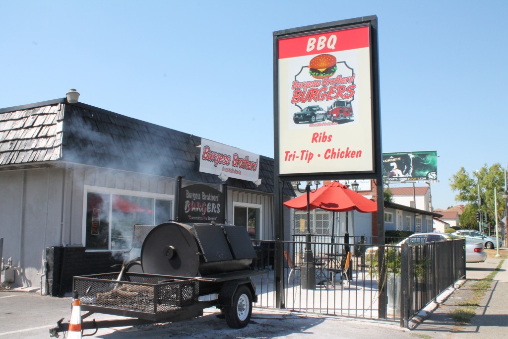 Barbecue blazing at Burgess Brothers Burgers in Sacramento.  One of the many places City College students can get discounts with Student Access Card. Staff photographer| James Bergin | jamesb2004@hotmail.com