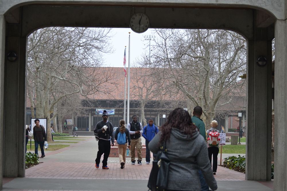 Students walk onto campus despite the foggy morning and clouds in mid-February. Gabrielle Smith | Photo Editor