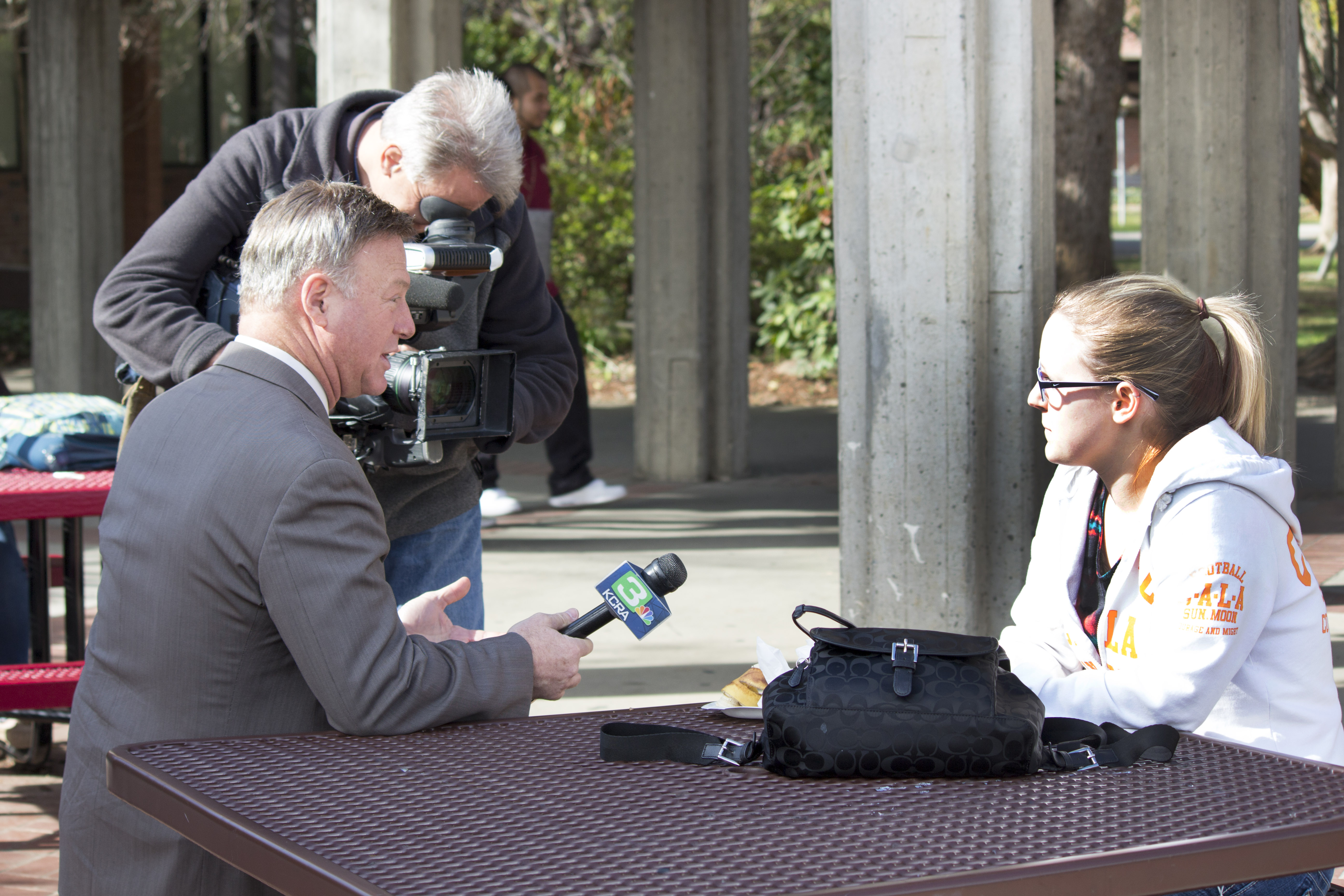 Mike Luery, KCRA reporter, interviewing City College student, Ansen Steele, psychology major, about the proposal of free college. Julie Jorgensen, Photo Editor. | juliejorgensenexpress@gmail.com