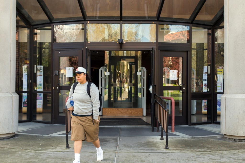 City College student Betsy Flores, civil engineering major, leaves the Learning Resource Center and is on her way to be tutored. Hector Flores, Staff Photographer. | hectorfloresexpress@gmail.com