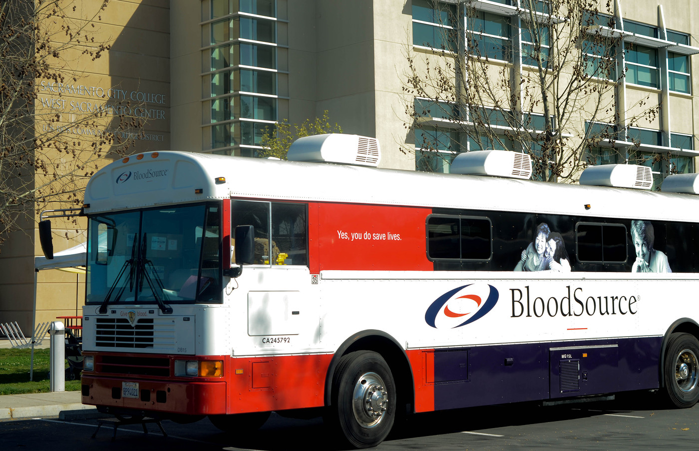 A Blood Souce bus is parket at the front of the on the City College West Sacramento Center March 15. Christopher Williams, Staff Photographer. |chrisWexpress@gmail.com