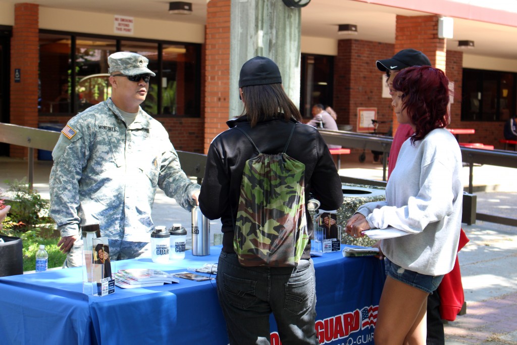 Sergeant First Class Robert Monforte from California Army National Guard talking to students about joining the National Guard. Julie Jorgensen, Photo Editor. | juliejorgensenexpress@gmail.com