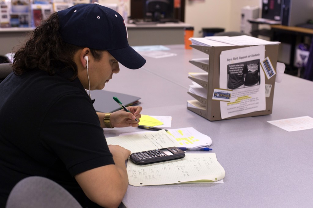 City College student Betsy Flores, civil engineering major, studies series and sequences for her calculus class in RISE. Hector Flores, Staff Photographer. | hectorfloresexpress@gmail.com