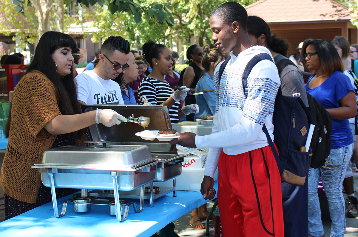 City College students recieve free food in the Quad as part of the Welcome Day celebration. Sept. 8, 2016. Julie Jorgensen, Staff Photographer. juliejorgensenexpress@gmail.com