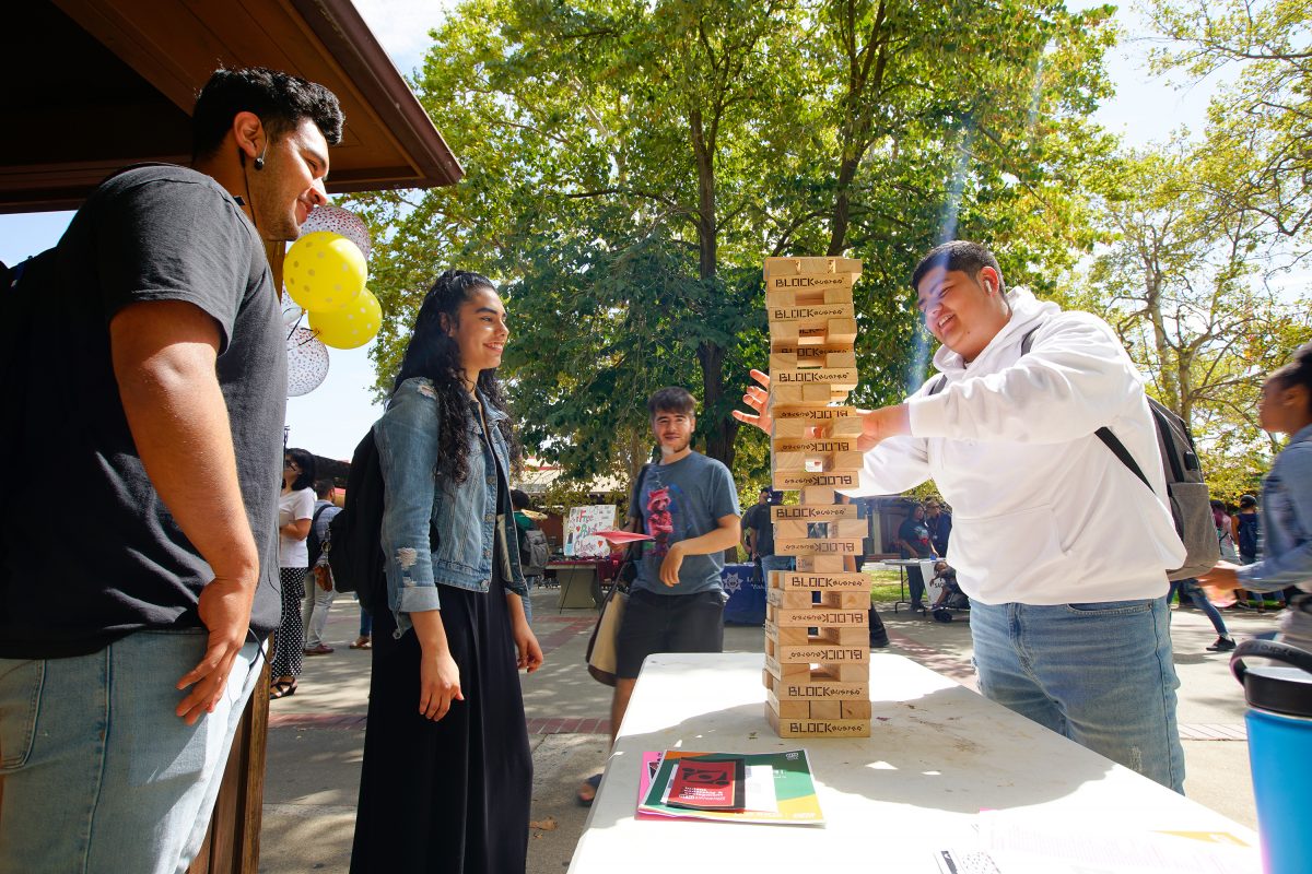 Students playing Jenga during the welcome day in the quad on Thursday, Sept. 5, 2019. photo by Saul Ocaña | Staff Photographer | zocana.express@gmail.com