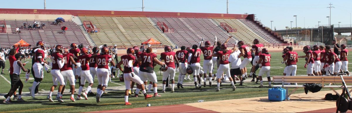 Sacramento City College Panthers celebrate their victory against Reedley College on Oct. 16, 2021. (Photo: Gavin Hudson/ghudson.express@gmail.com)