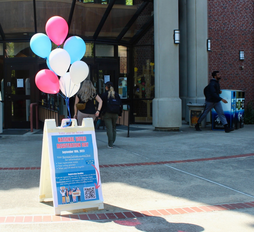 Photo of the day: Voter registration booth brings in a low student turnout